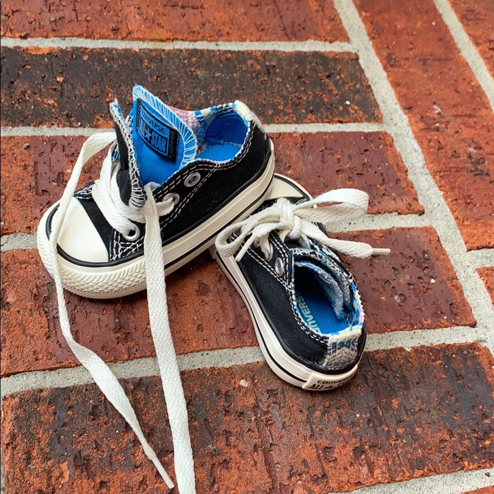 Infant Converse with double double tongues 👅